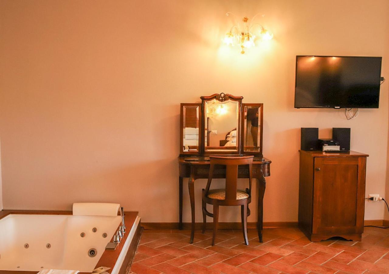 Borgo I Tre Baroni - Spa Suites & Resort Poppi Εξωτερικό φωτογραφία